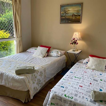 Theme Parks Amituofo Homestay Gold Coast Esterno foto