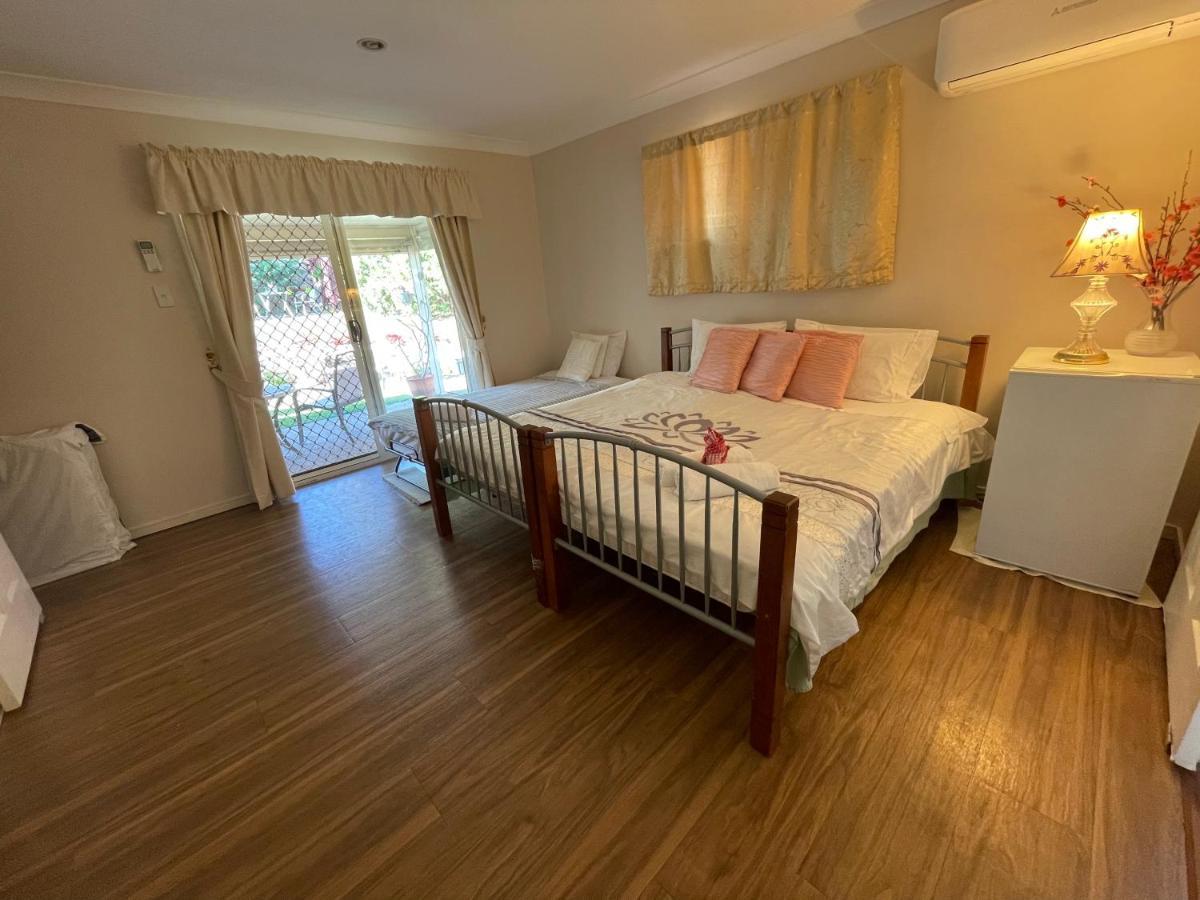 Theme Parks Amituofo Homestay Gold Coast Esterno foto
