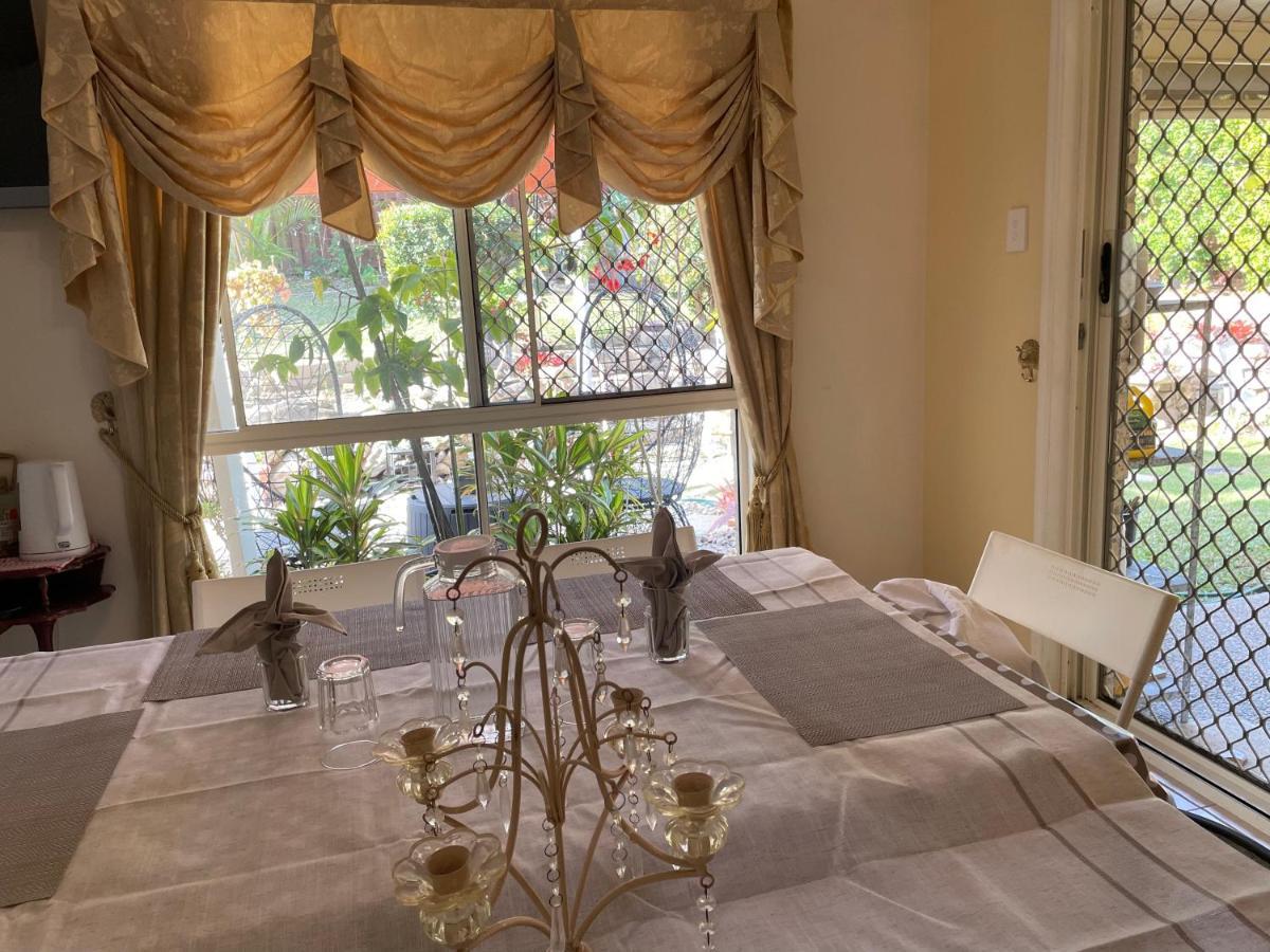 Theme Parks Amituofo Homestay Gold Coast Esterno foto