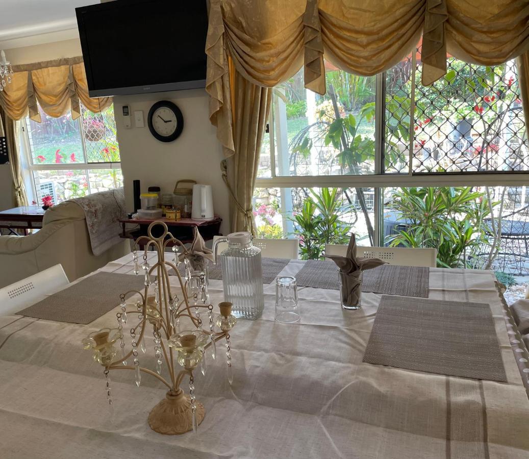 Theme Parks Amituofo Homestay Gold Coast Esterno foto