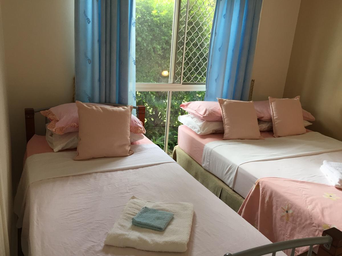 Theme Parks Amituofo Homestay Gold Coast Esterno foto
